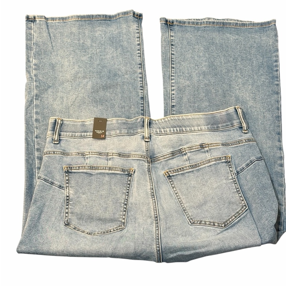 torrid Medium Blue Denim Bombshell Wide Leg Ankle Crop Jeans sz 14 - Picture 12 of 12